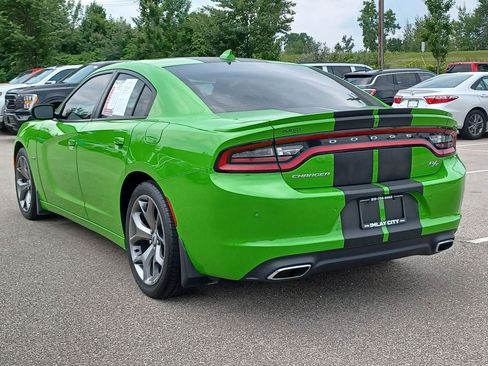 Used 2017 Dodge Charger R/T w/ Plus Group RWD image 3