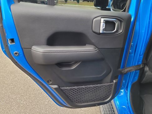 Used 2023 Jeep Wrangler Unlimited Sahara image 9