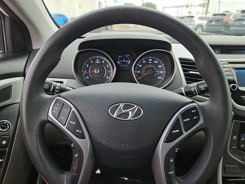 Used 2015 Hyundai Elantra SE w/ Option Group 02 FWD image 18