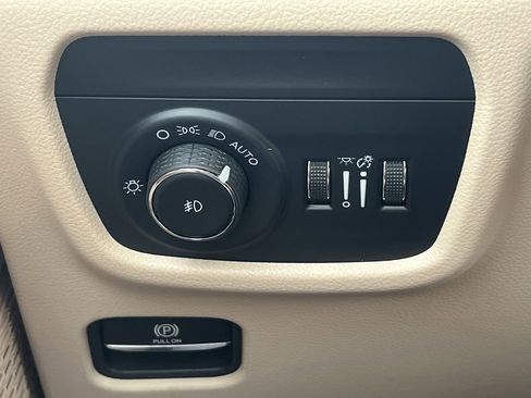 New 2025 Jeep Grand Cherokee Limited w/ Luxury Tech Group II image 14