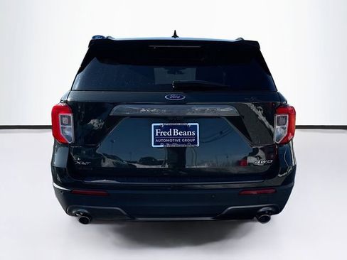 Certified 2022 Ford Explorer XLT w/ Equipment Group 202A image 7