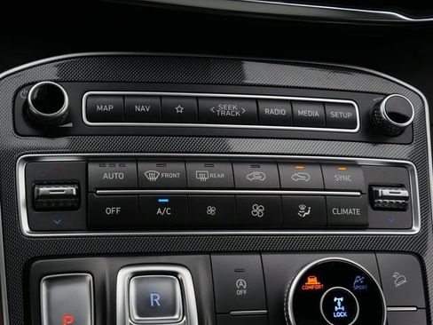 Used 2021 Hyundai Santa Fe SEL w/ Convenience + Premium Package AWD/4WD image 23