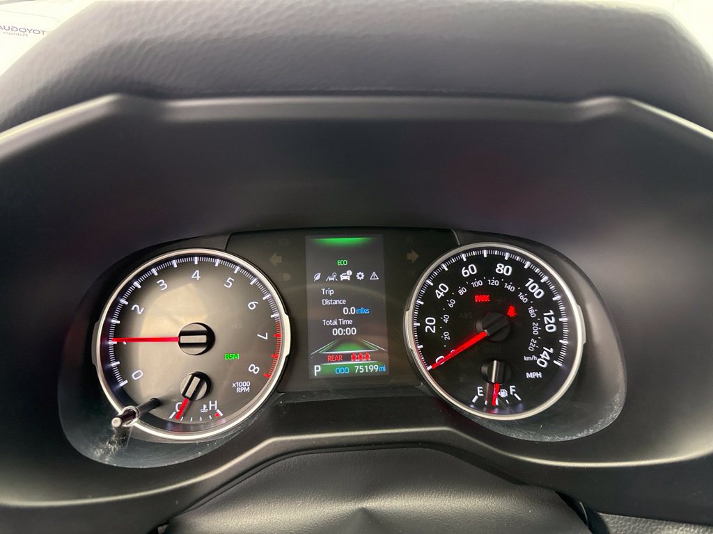 Used 2020 Toyota RAV4 XLE w/ Convenience Package FWD image 28