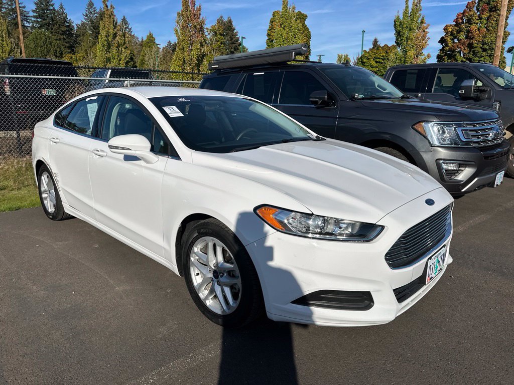 Used 2016 Ford Fusion SE FWD image 3