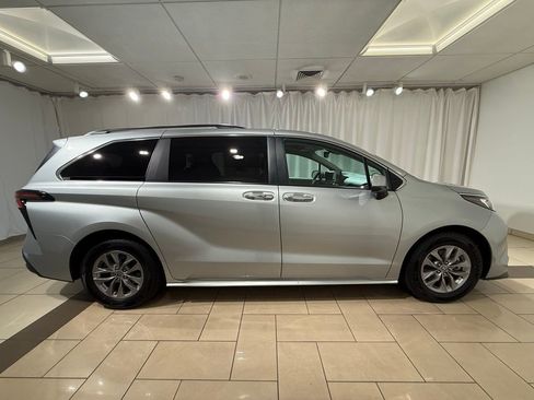 Used 2023 Toyota Sienna XLE image 6