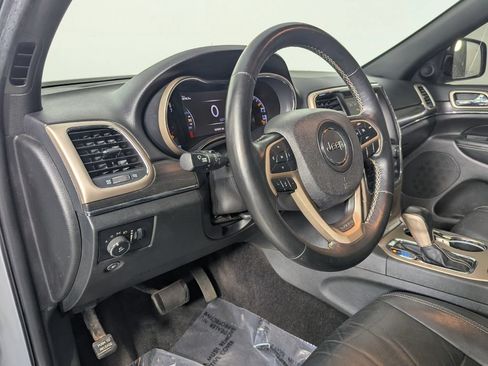 Used 2017 Jeep Grand Cherokee Limited AWD/4WD image 12