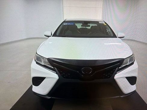 Used 2018 Toyota Camry SE FWD image 13