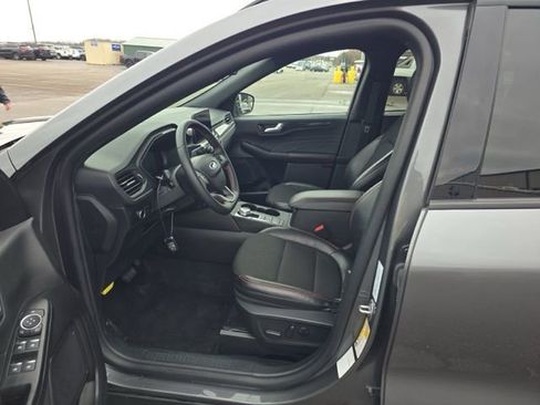Used 2025 Ford Escape ST-Line image 9