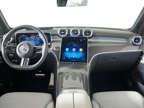 Used 2025 Mercedes-Benz GLC 350e 4MATIC image 12