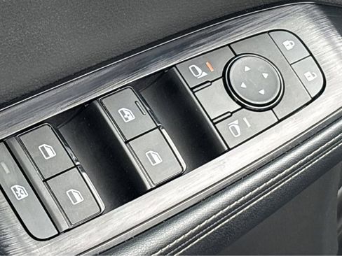 Used 2024 Nissan Rogue SV FWD image 28