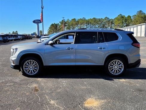Used 2024 GMC Acadia Denali image 4