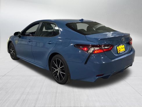 Used 2024 Toyota Camry SE image 4