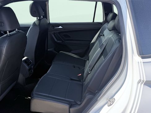 Used 2019 Volkswagen Tiguan SEL R-Line FWD image 40