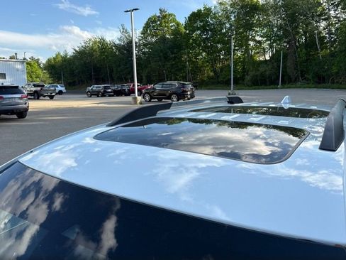 Used 2022 GMC Acadia Denali w/ Denali Ultimate Package AWD/4WD image 4