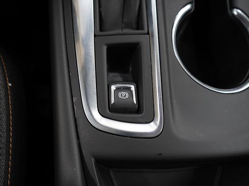 Used 2024 Chevrolet Equinox LT FWD image 24