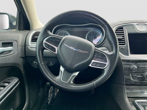 Used 2021 Chrysler 300 Touring w/ Driver Convenience Group image 11