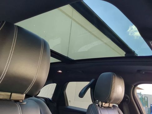 Used 2019 Land Rover Range Rover Velar S image 18