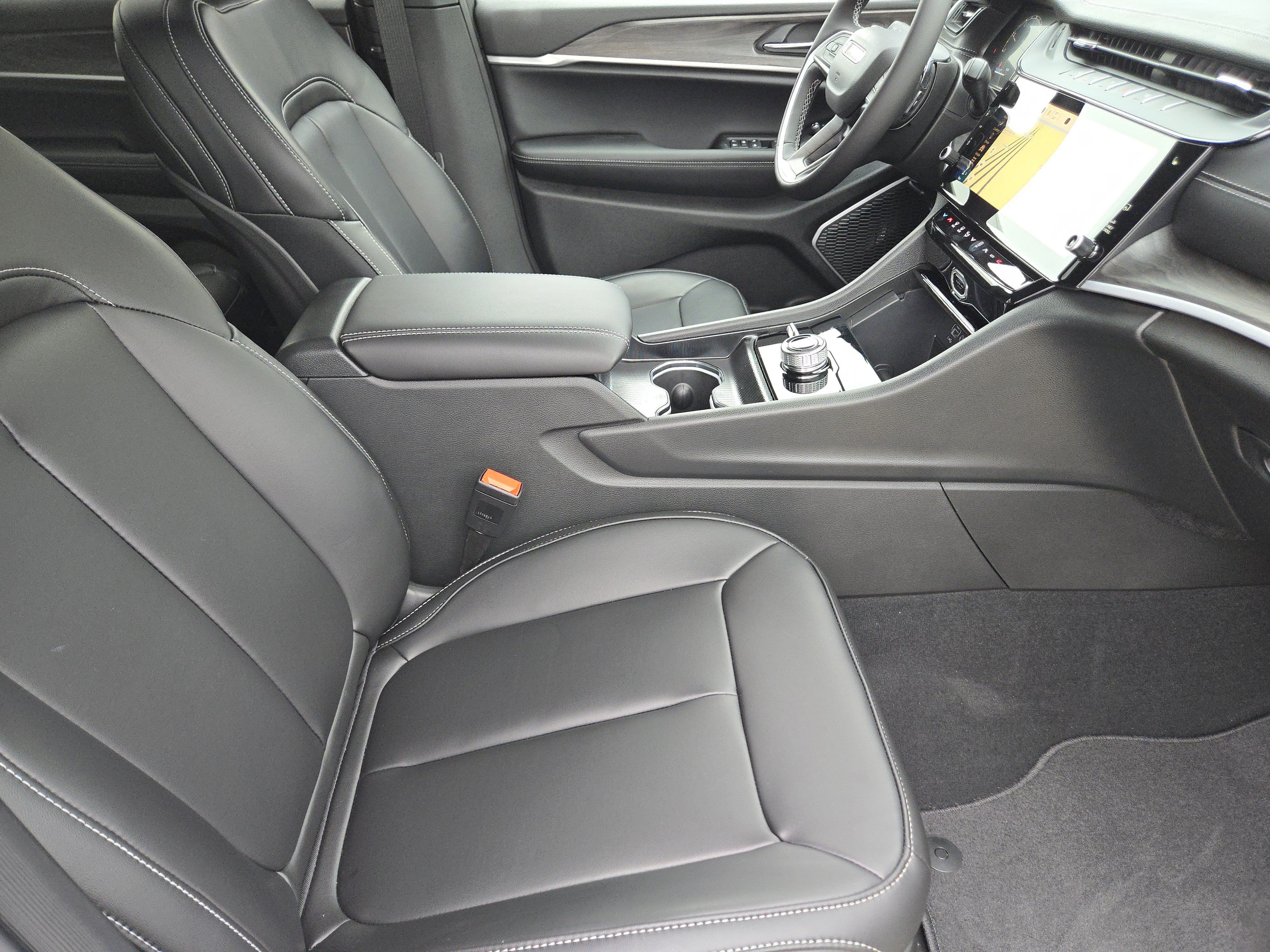 New 2026 Jeep Grand Cherokee L Limited w/ Limited Altitude Package AWD/4WD image 11