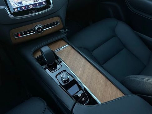 Certified 2025 Volvo XC90 B6 Core image 18