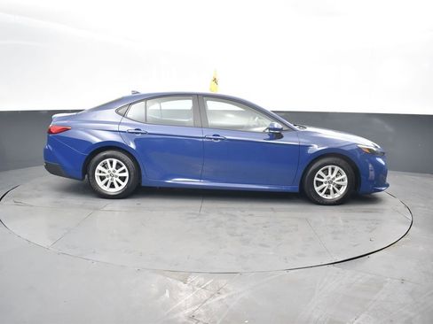 Used 2025 Toyota Camry LE image 4