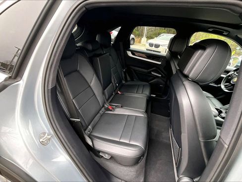 Used 2024 Porsche Cayenne image 38