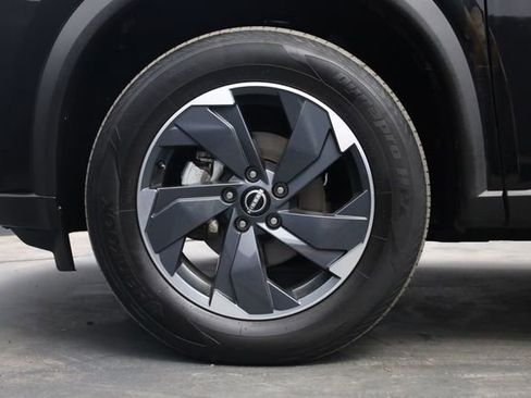 Used 2025 Nissan Rogue SV image 8