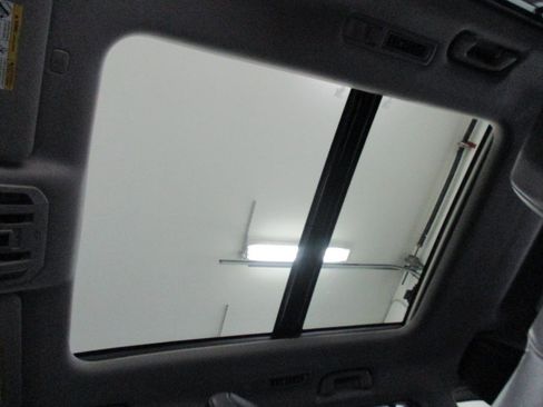 Used 2022 Toyota Highlander Limited AWD/4WD image 9