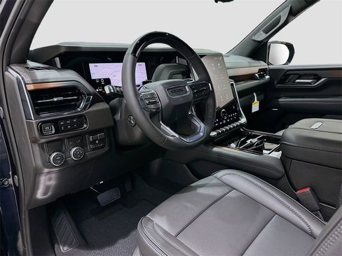 New 2026 GMC Yukon Denali w/ Denali Reserve Package image 9