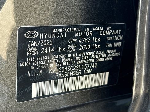 Used 2025 Genesis G70 2.5T image 31