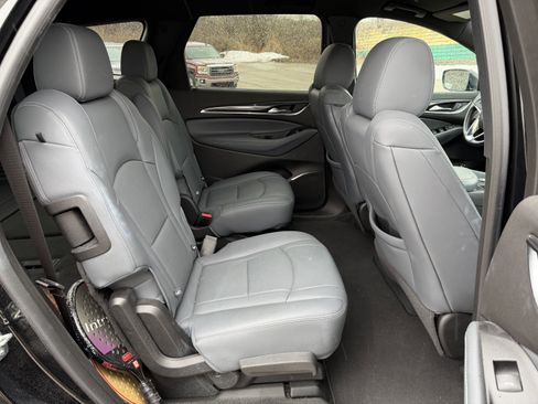 Used 2023 Buick Enclave Essence image 10