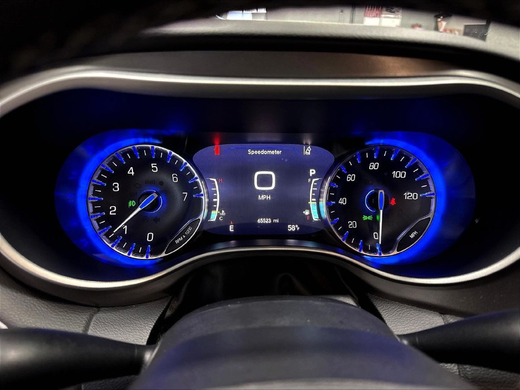 Used 2024 Chrysler Pacifica Touring-L FWD image 15