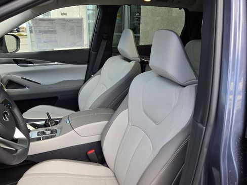 New 2026 INFINITI QX60 Luxe w/ Family Package AWD/4WD image 7