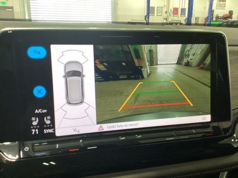 Certified 2025 Volkswagen Atlas SEL image 15