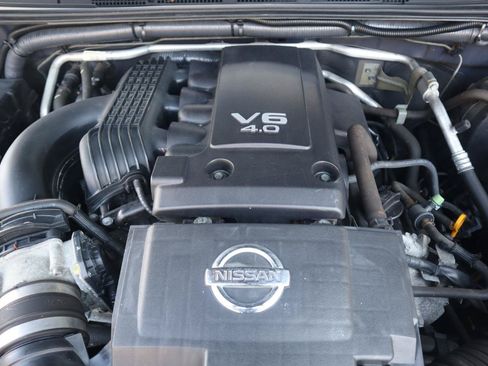 Used 2013 Nissan Frontier PRO-4X AWD/4WD image 39