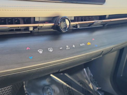 Used 2023 Nissan Ariya FWD image 24