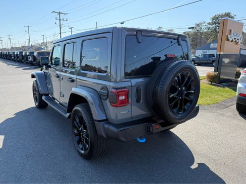 Used 2023 Jeep Wrangler Sahara w/ Cold Weather Group image 9