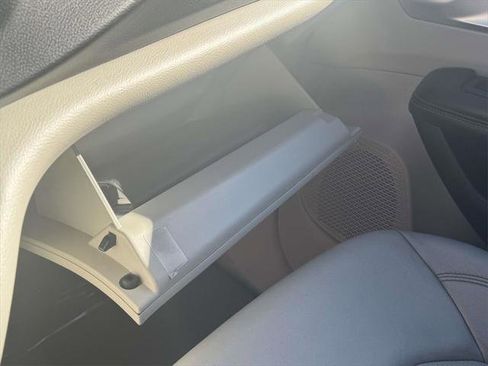 Used 2019 Chrysler Pacifica Touring-L image 29