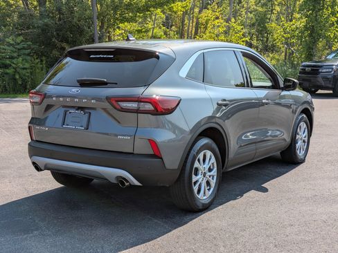 Used 2023 Ford Escape Active w/ Tech Pack #1 AWD/4WD image 3