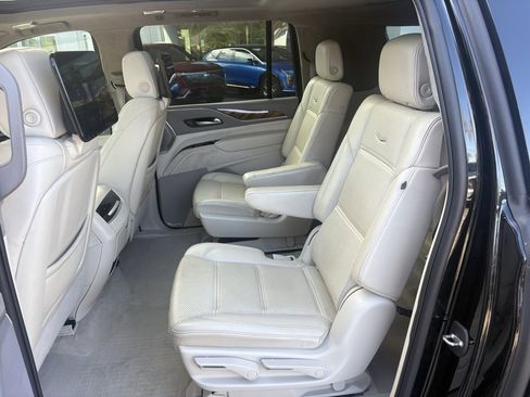 Used 2022 Cadillac Escalade ESV Sport Platinum image 15