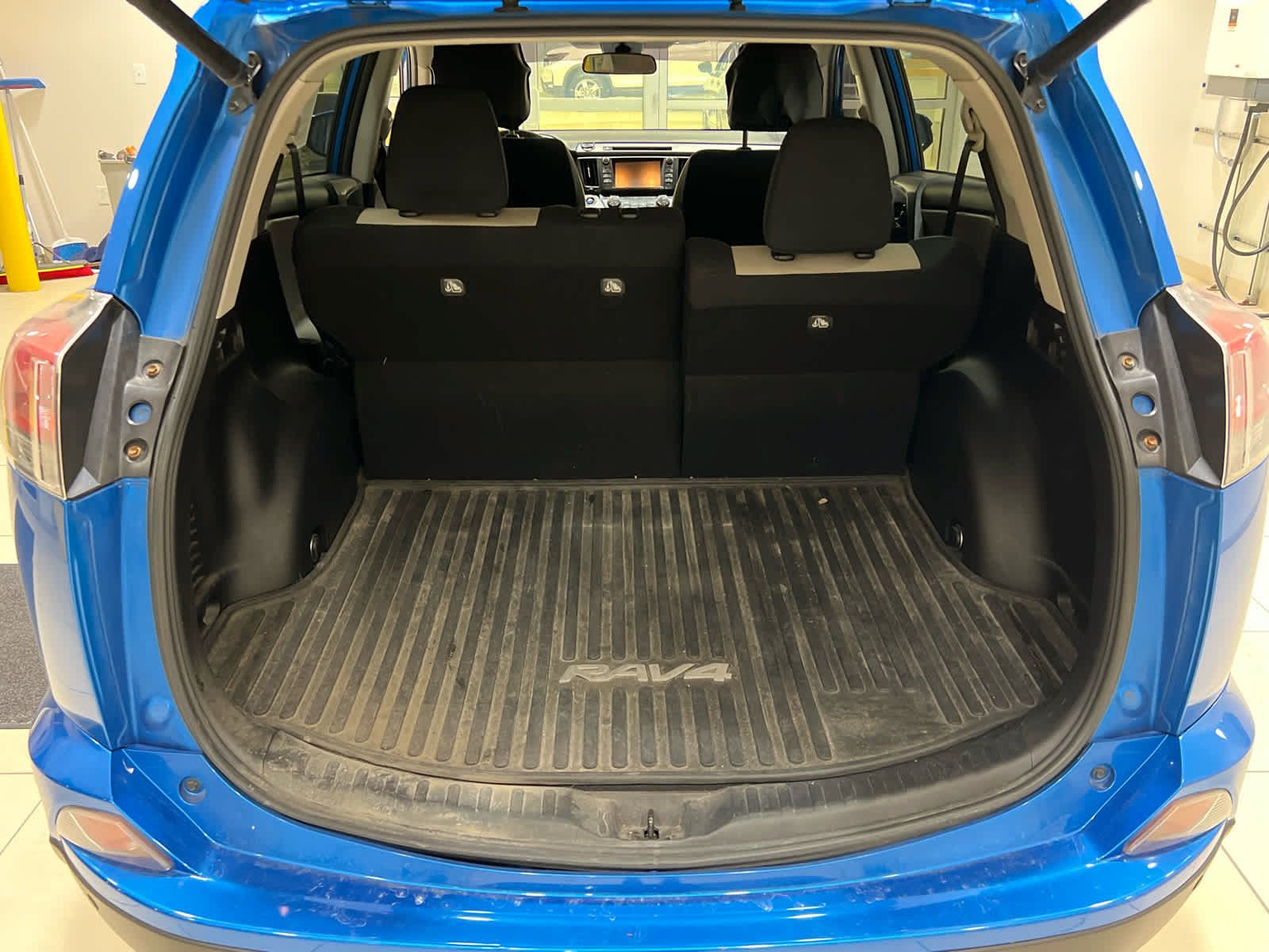 Used 2016 Toyota RAV4 XLE w/ Convenience Package AWD/4WD image 8
