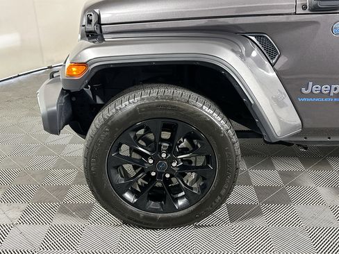 Used 2025 Jeep Wrangler Unlimited Sahara w/ Safety Group AWD/4WD image 11