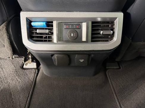 Used 2024 Ford F250 Lariat w/ Lariat Ultimate Package AWD/4WD image 18