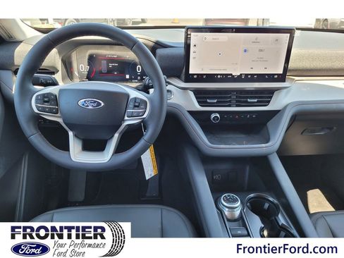 Used 2026 Ford Explorer Active AWD/4WD image 8