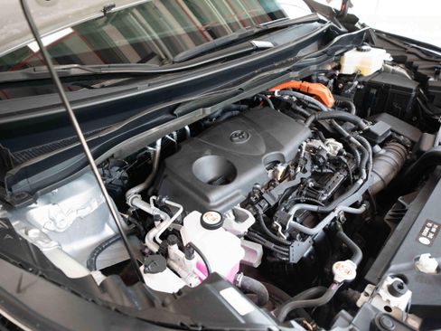 Used 2023 Toyota Sienna XLE w/ XLE Plus Package AWD/4WD image 33