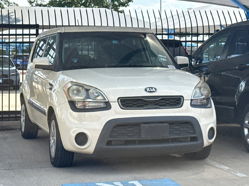 Used 2013 Kia Soul FWD image 3