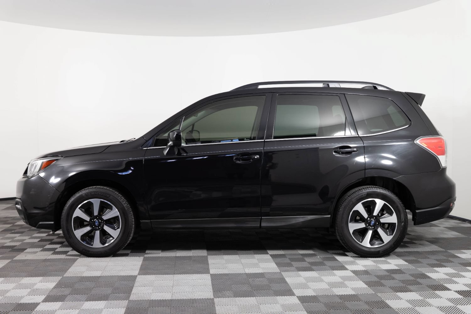 Used 2018 Subaru Forester 2.5i Limited AWD/4WD image 3
