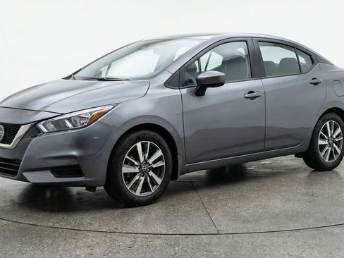 Used 2025 Nissan Versa SV image 3