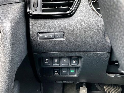 Used 2019 Nissan Rogue SV AWD/4WD image 15
