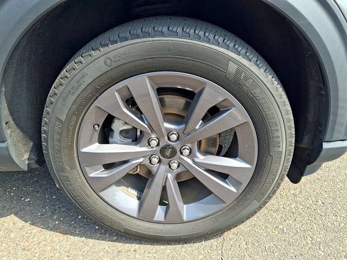 Used 2023 Ford Explorer XLT w/ Equipment Group 202A AWD/4WD image 8