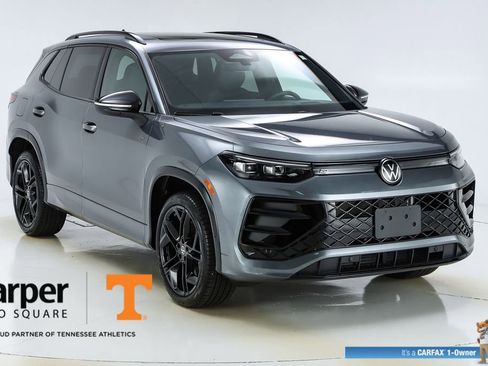 Used 2025 Volkswagen Tiguan SE R-Line image 52